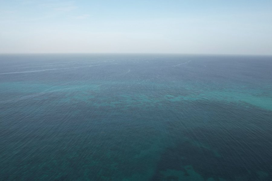 Mar abierto y línea del horizonte